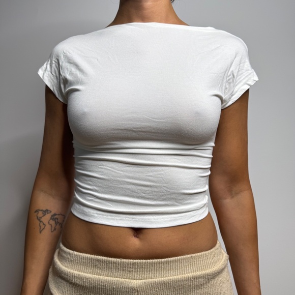 Backless high neck top - Picture 2 of 3